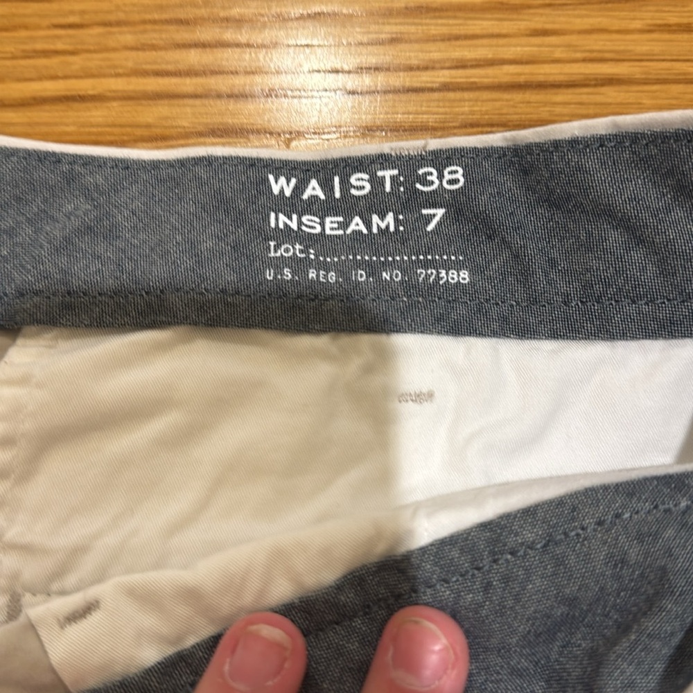 J. Crew Classic Short size 38 W, 7” - Picture 4 of 5